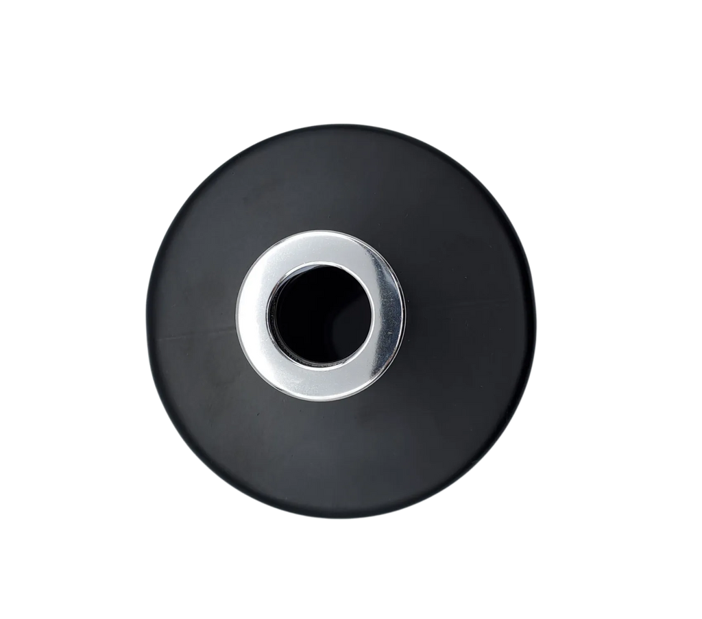 Bote 200 ml redondo negro con tapón plateado para recarga de mikado. Plano cenital